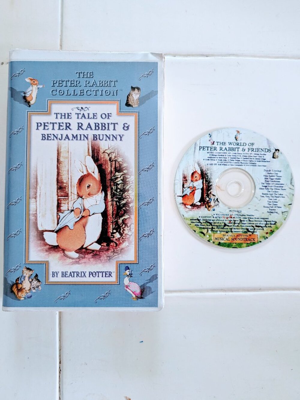 VTG Peter Rabbit & Benjamin Bunny VHS + CD Soundtrack Clamshell Beatrix Potter